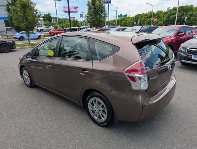 2017 Toyota Prius v — detail view